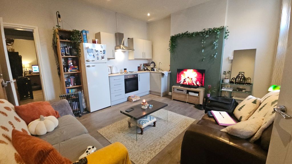 Property photo 1 of 7 Lounge And Kitchen