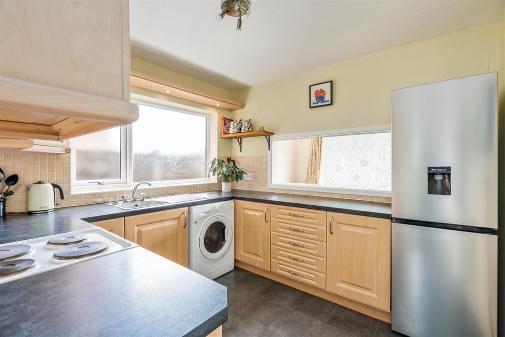 Property photo 3 of 12 24 Broomfields Farm Road_1.Jpg