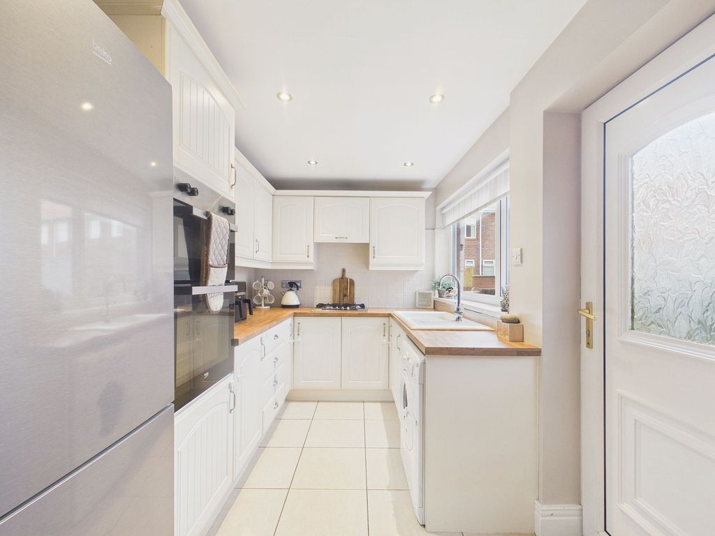 Property photo 3 of 13 Kitchen