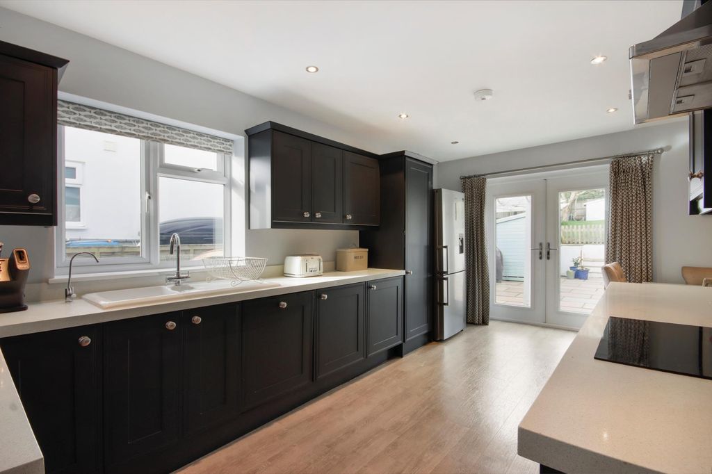 Property photo 3 of 17 Image