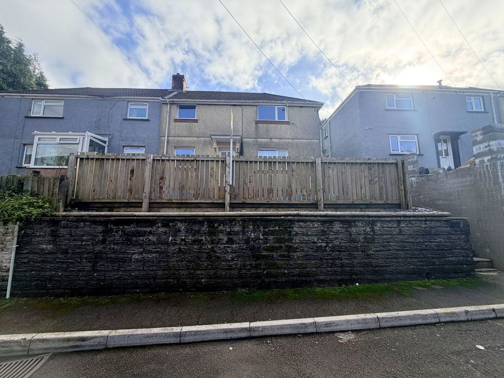 Property photo 2 of 33