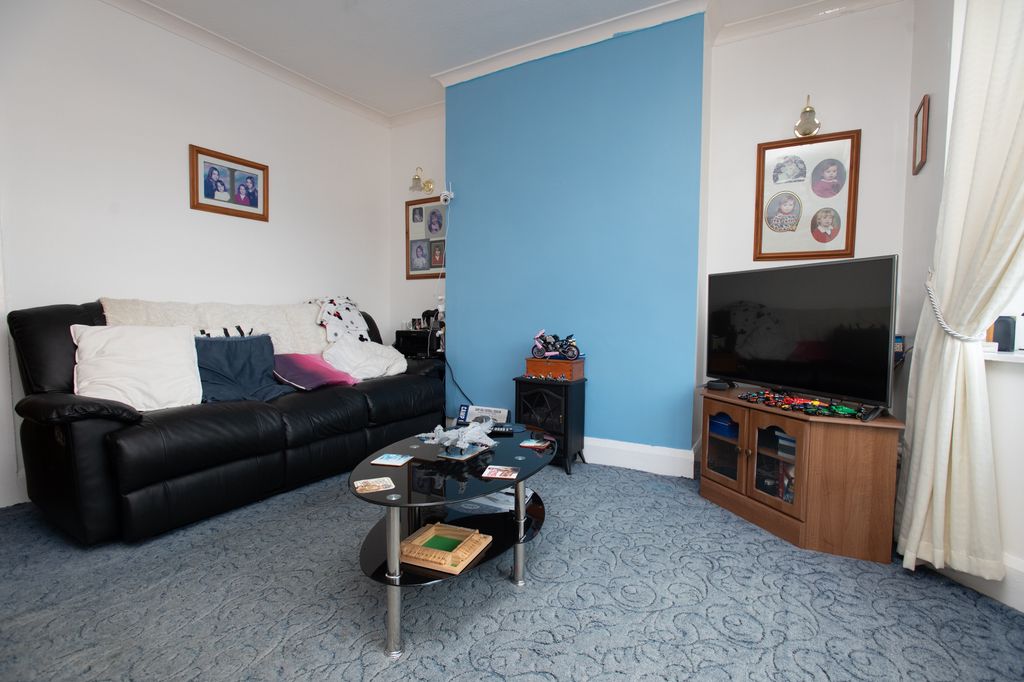 Property photo 2 of 37