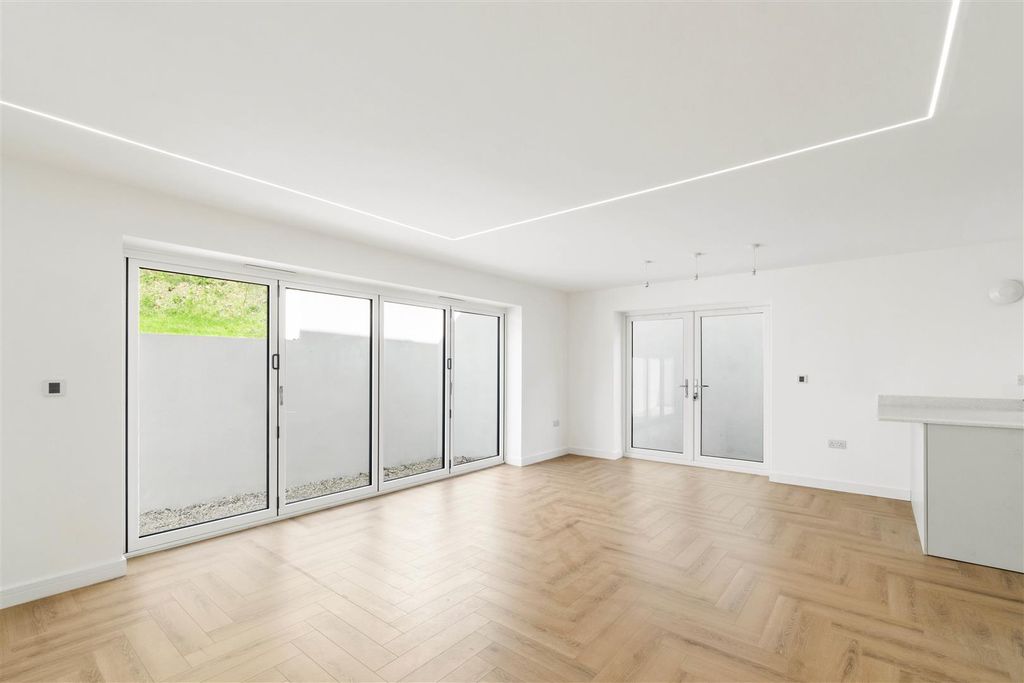 Property photo 2 of 18 Open Plan Living