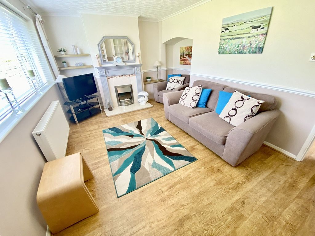 Property photo 2 of 13 Lounge