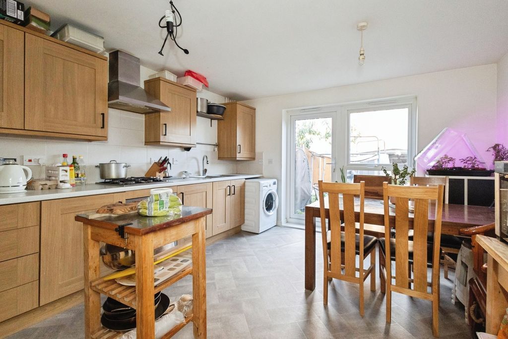 Property photo 3 of 25 Pbox-Img.Jpg