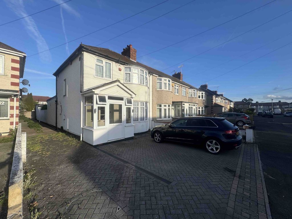 Property photo 1 of 10 4 Bed House To Rent Hayes