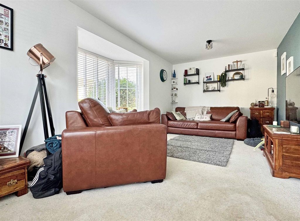 Property photo 3 of 21 Lounge.Jpg