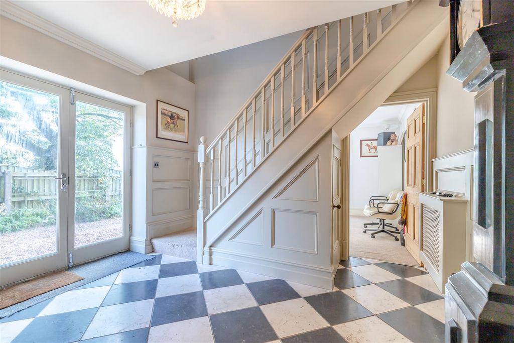 Property photo 3 of 45