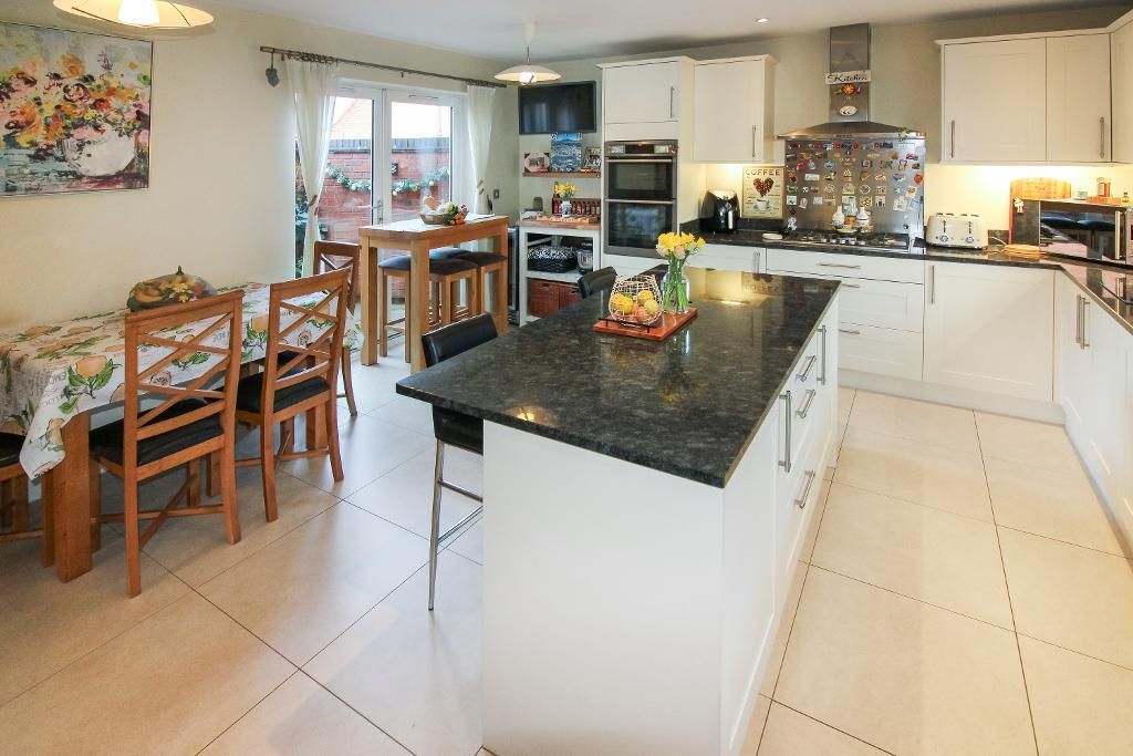 Property photo 3 of 17 Kitchen / Diner