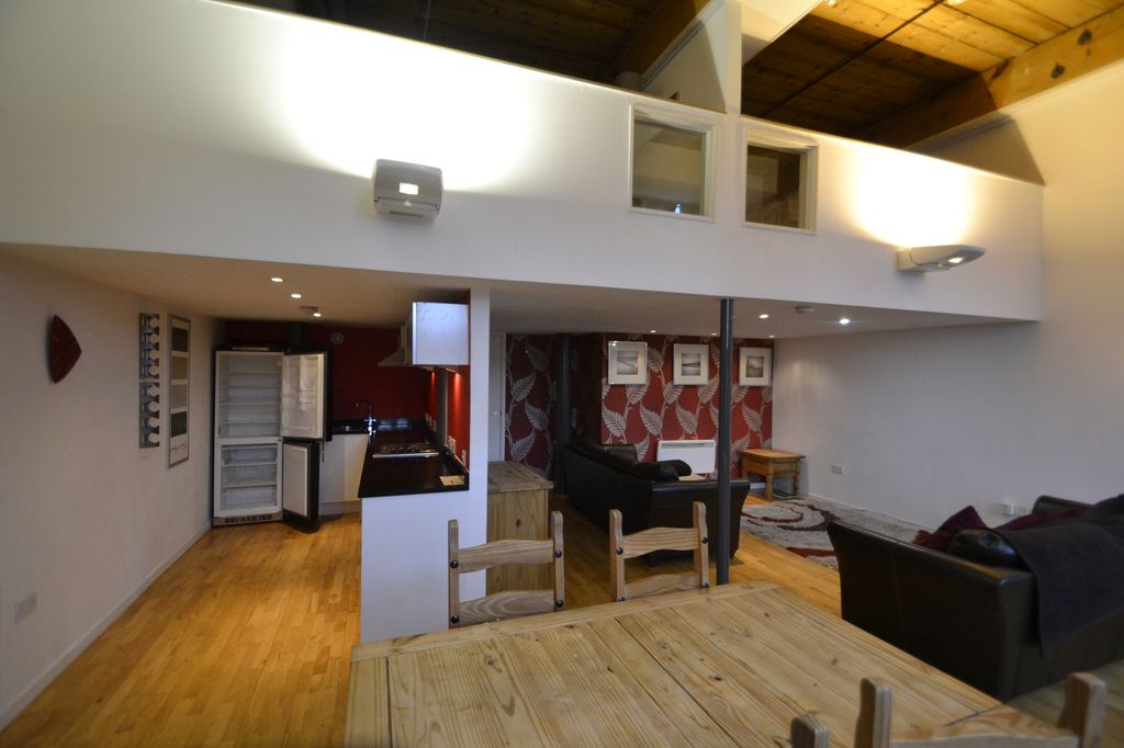 Property photo 2 of 11