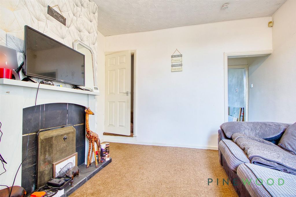 Property photo 2 of 12 Dining Room / Lounge