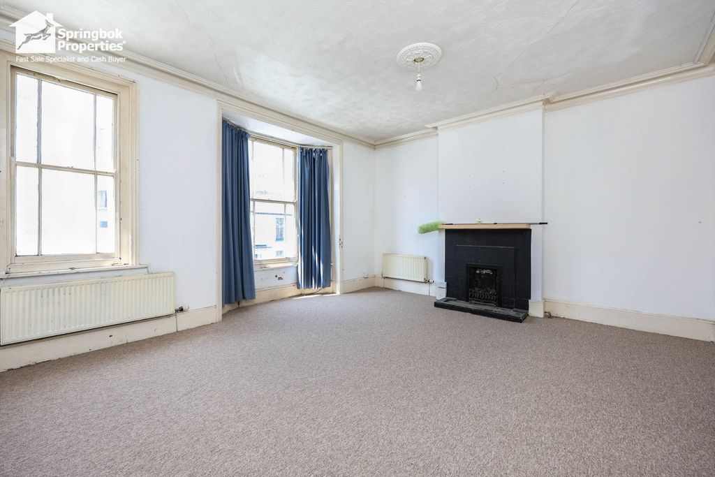 Property photo 1 of 11 Image 3