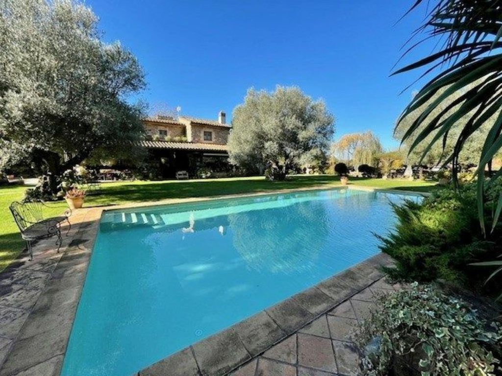 Property photo 1 of 42
