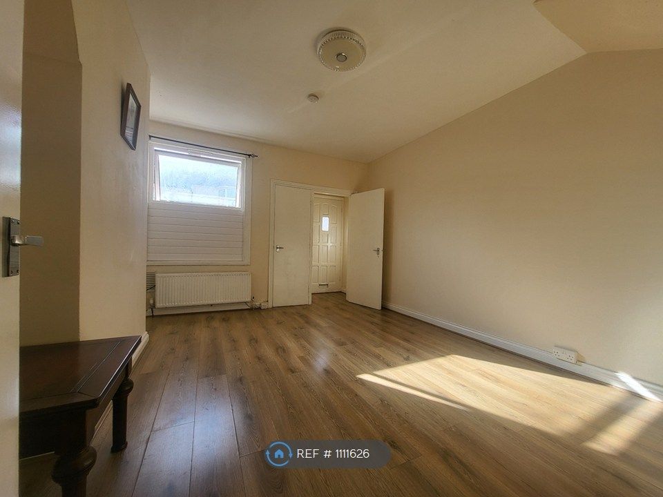 Property photo 3 of 11 Living Room