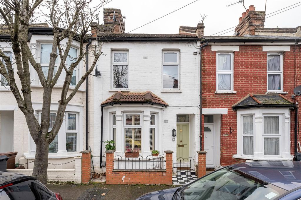 Property photo 1 of 22 Parkstone Road, E17
