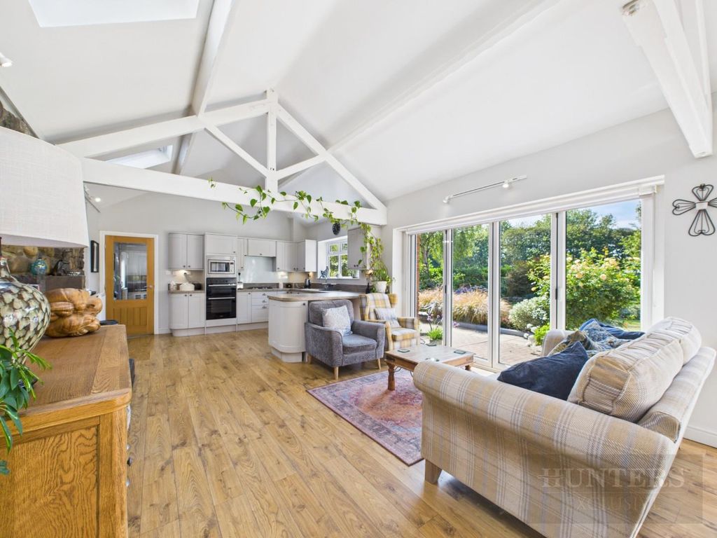 Property photo 3 of 34 Cam05333G0-Pr0225-Still023.Jpg