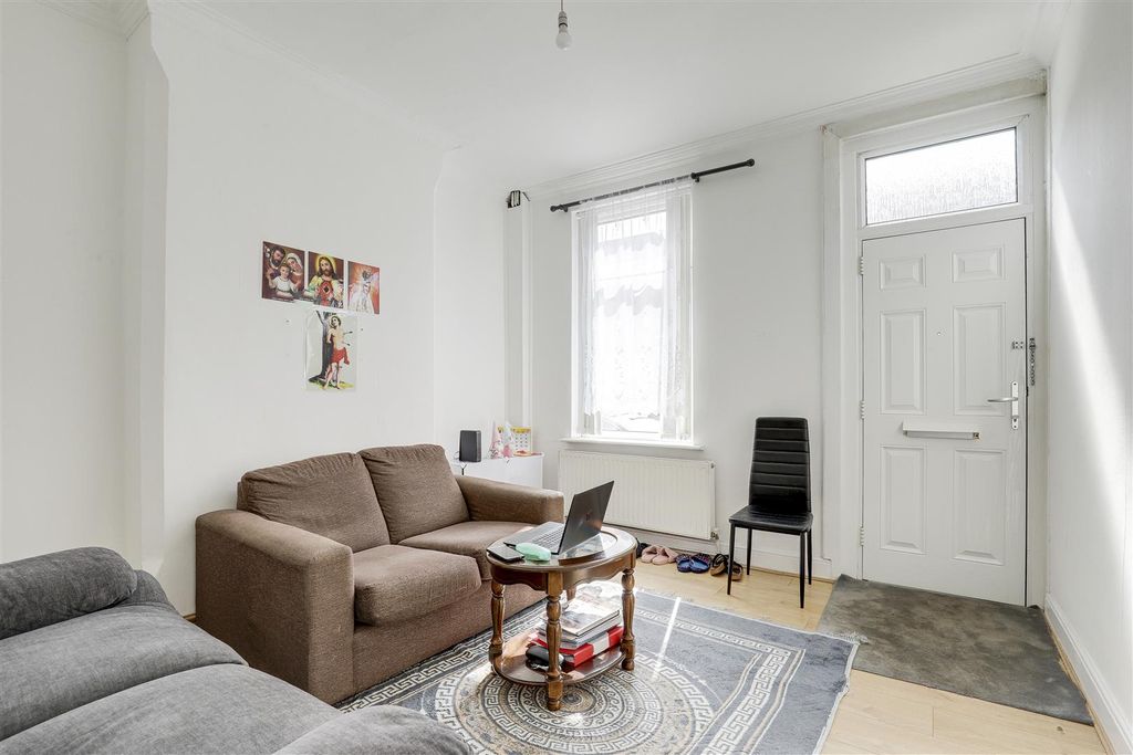 Property photo 3 of 13 06.Jpg