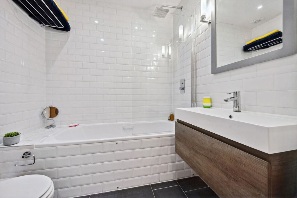 Property photo 3 of 19 Image