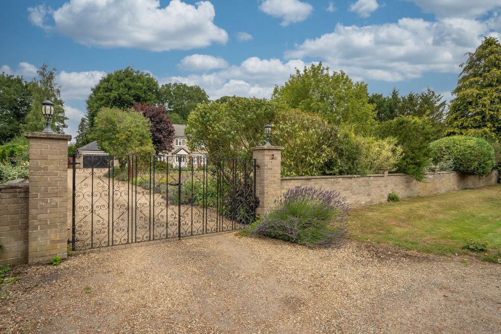 Property photo 1 of 28