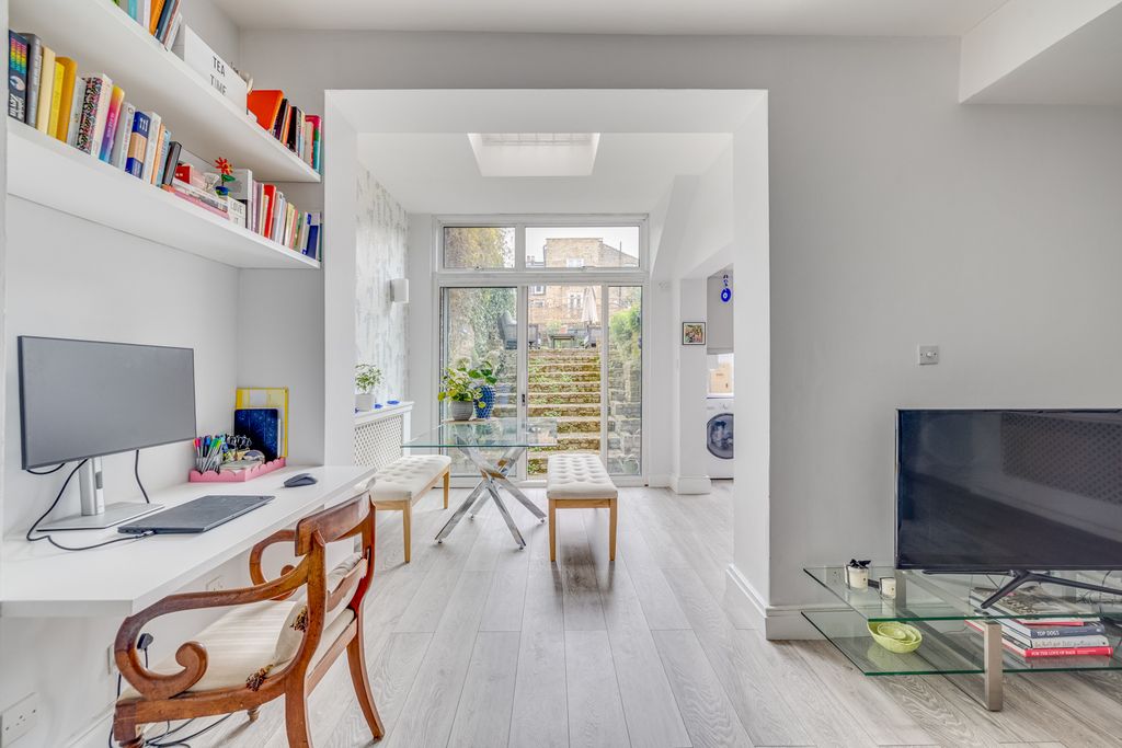 Property photo 2 of 11