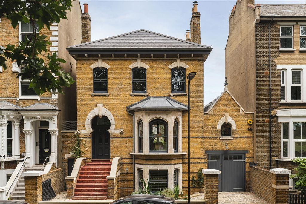 Property photo 3 of 42 Queensdown-20.Jpg