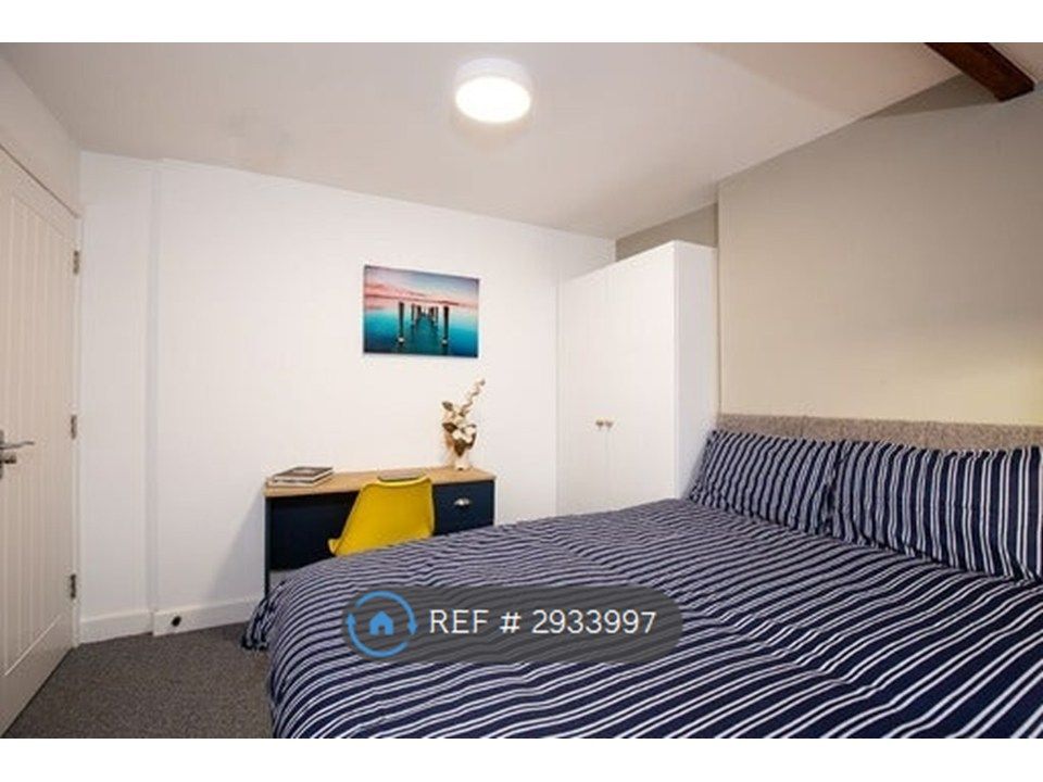 Property photo 1 of 13 Room 4 Ensuite
