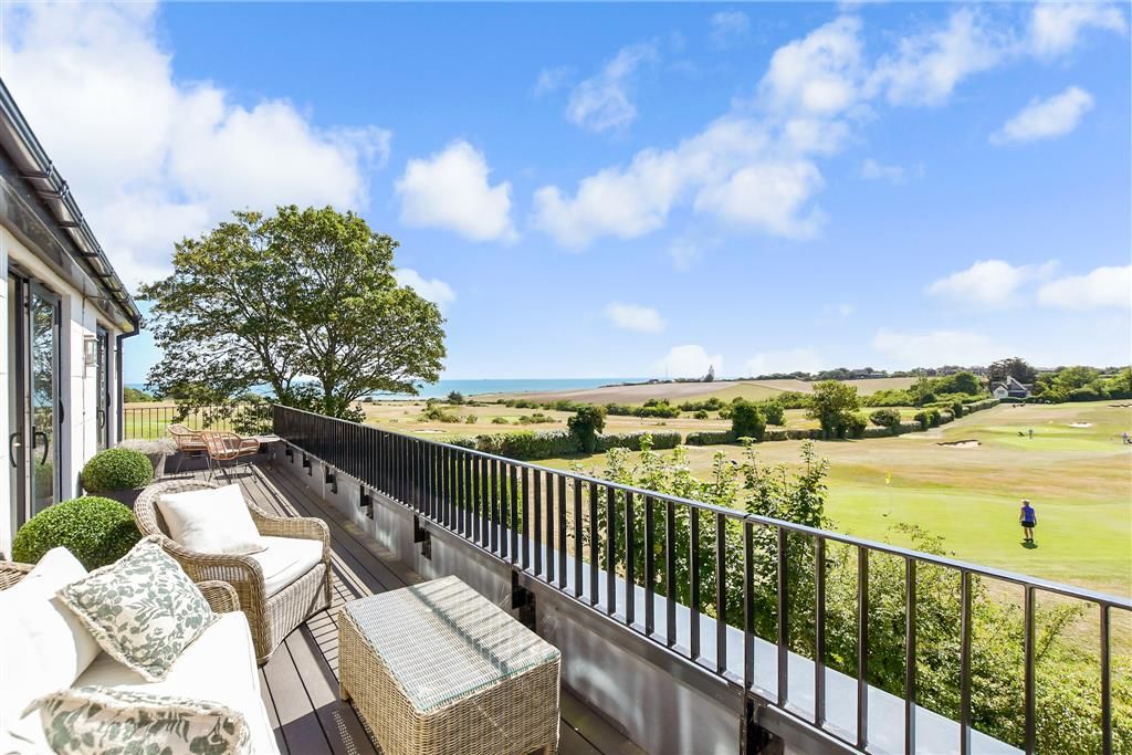 Property photo 2 of 12 Balcony / Terrace