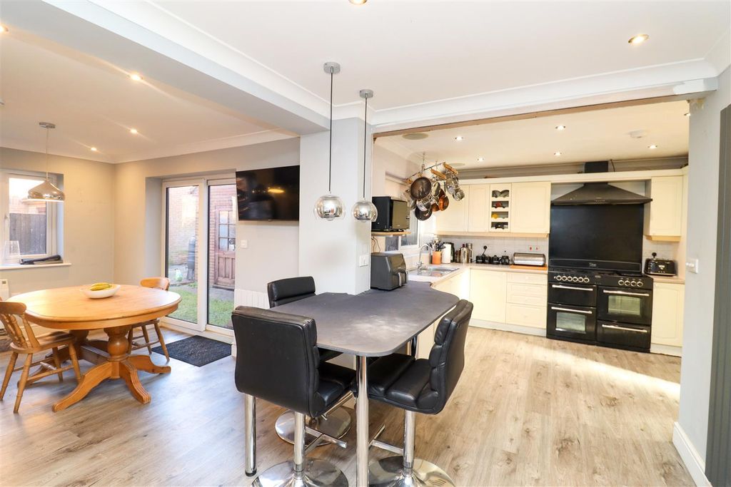 Property photo 2 of 18 Kitchen