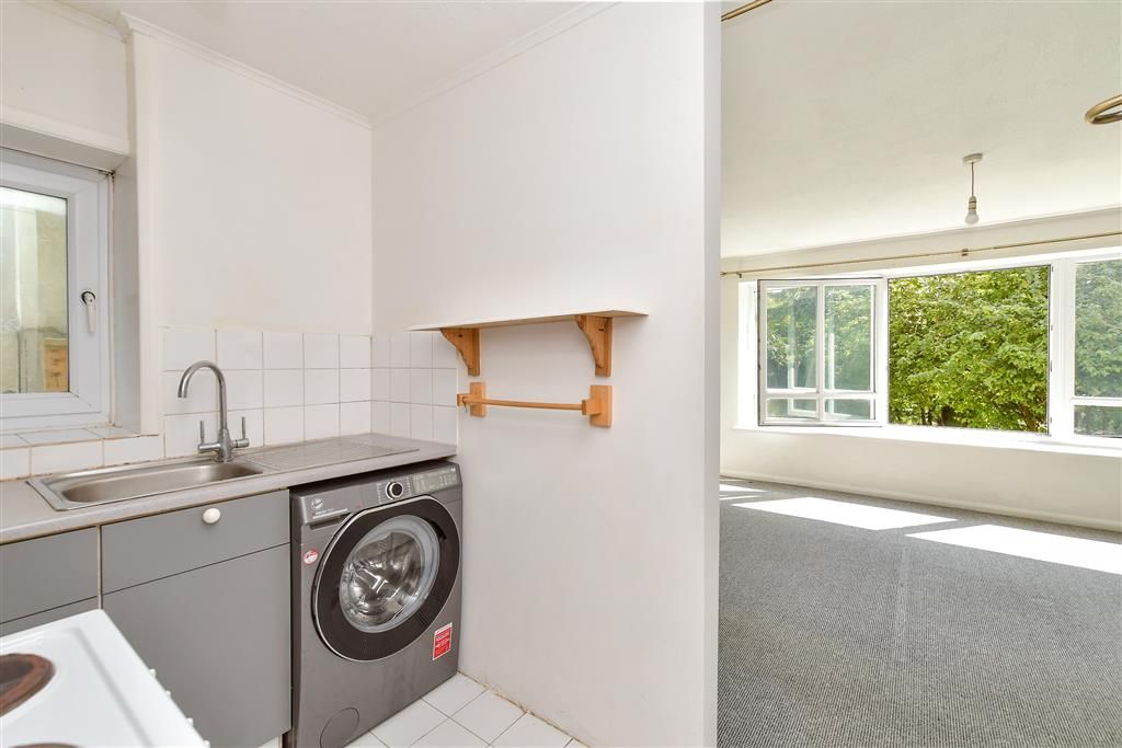 Property photo 3 of 10 Kitchen