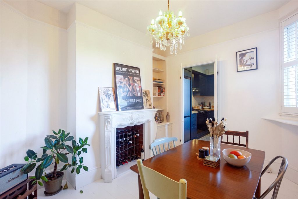 Property photo 3 of 8 Dining Area