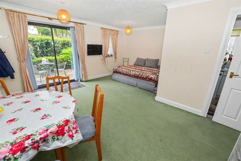 Property photo 2 of 8 Picture No. 13