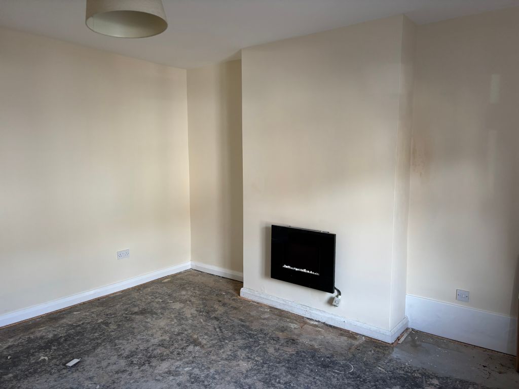 Property photo 2 of 6 Living Room