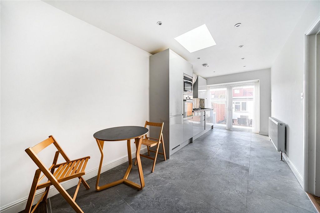 Property photo 2 of 20 Picture No. 11