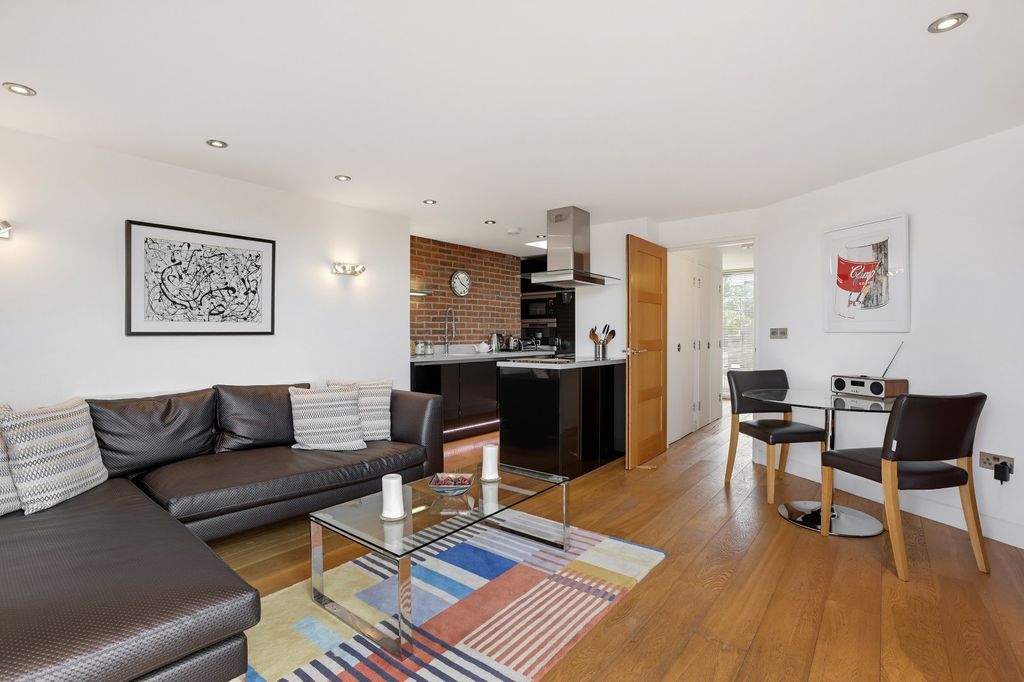 Property photo 1 of 14 Kitchen/Reception