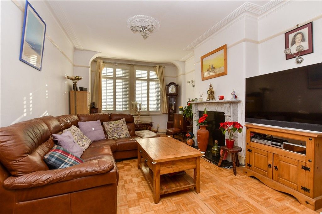 Property photo 2 of 12 Lounge