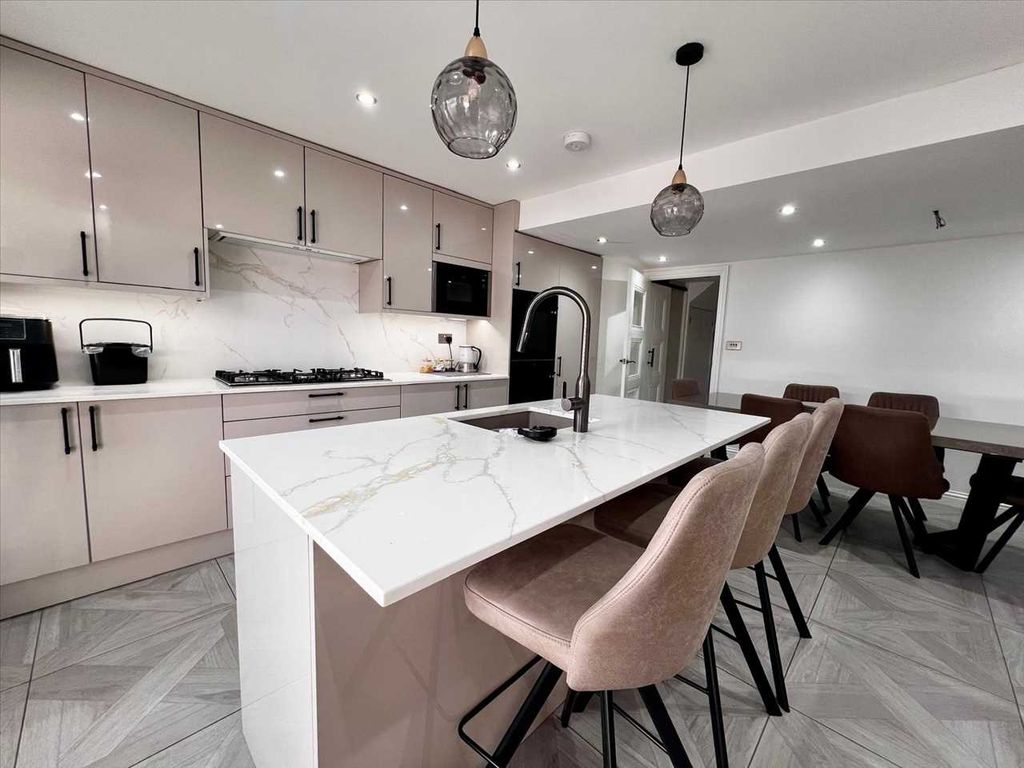 Property photo 3 of 13 Kitchen