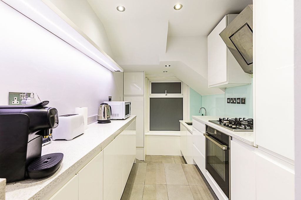 Property photo 2 of 25