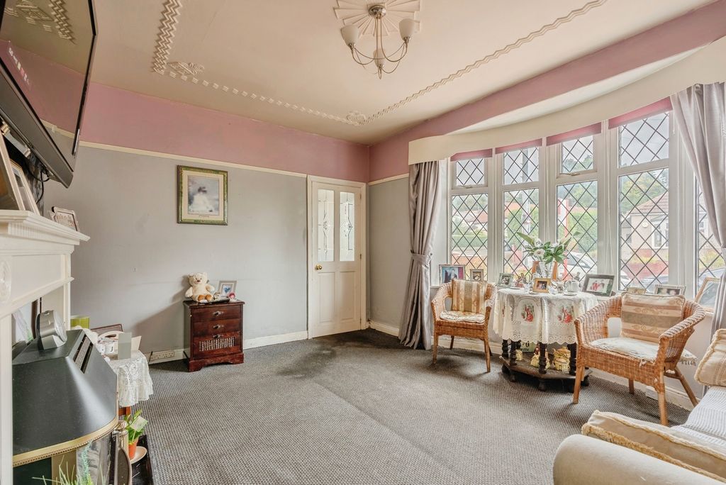 Property photo 2 of 17 Photo