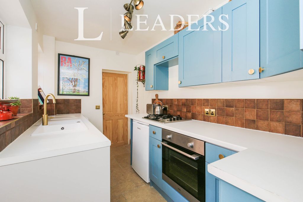 Property photo 3 of 10 3 Kitchen
