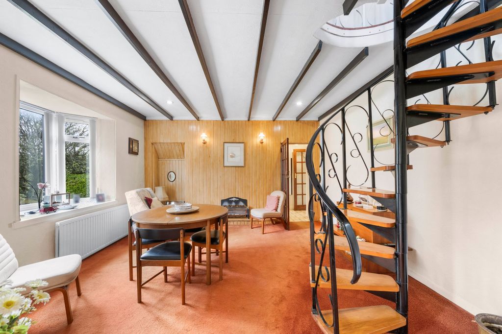 Property photo 3 of 27