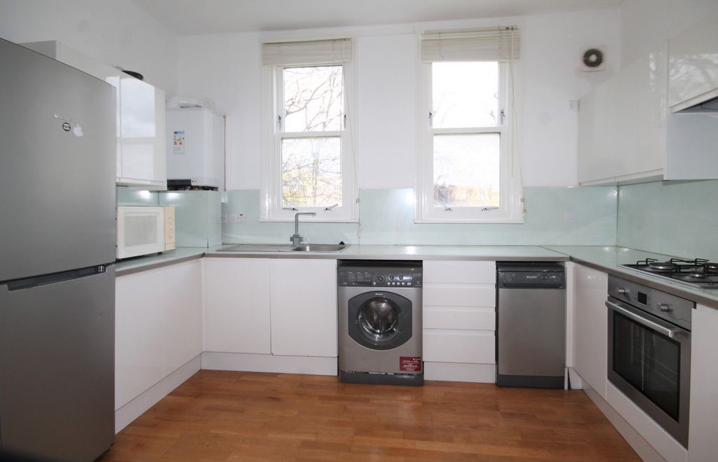 Property photo 2 of 7 Kitchen