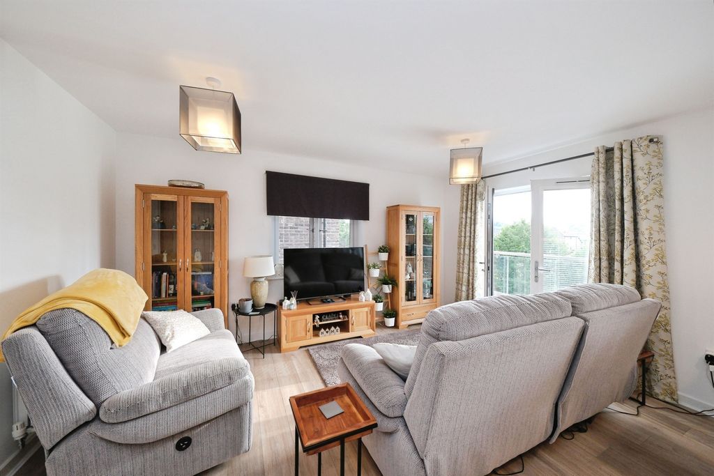 Property photo 3 of 11