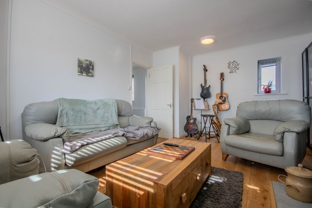 Property photo 3 of 24