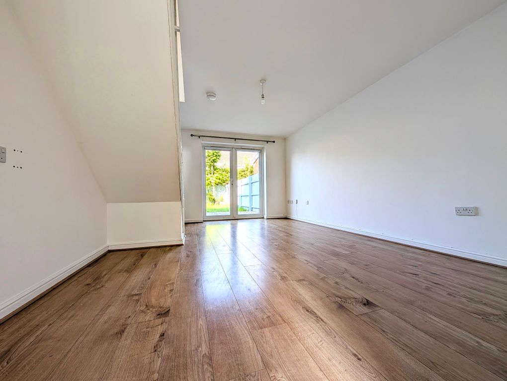 Property photo 3 of 8 Bedroom