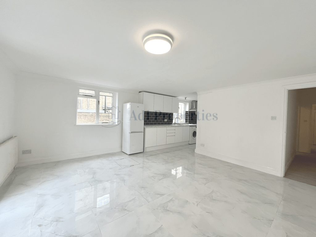 Property photo 3 of 8 Gallery