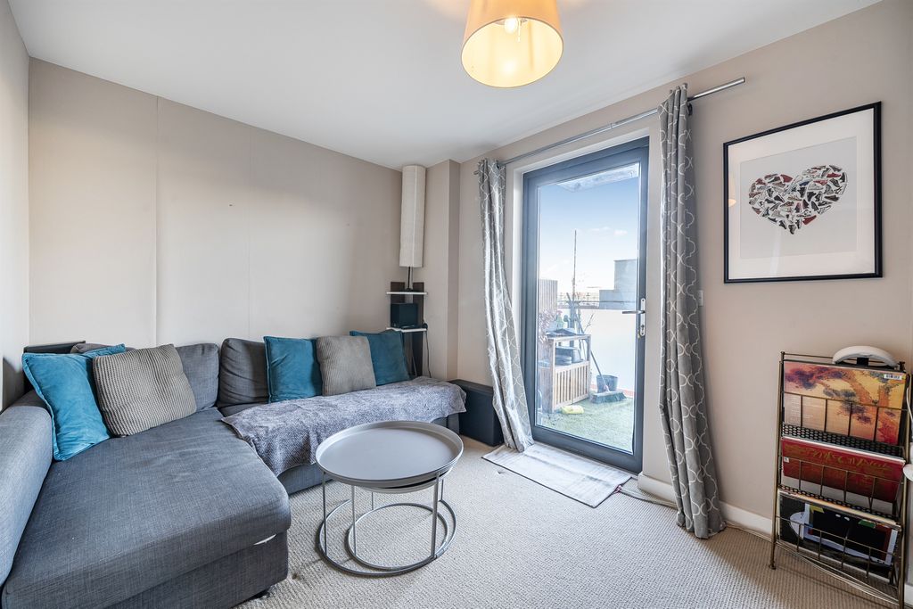 Property photo 3 of 12