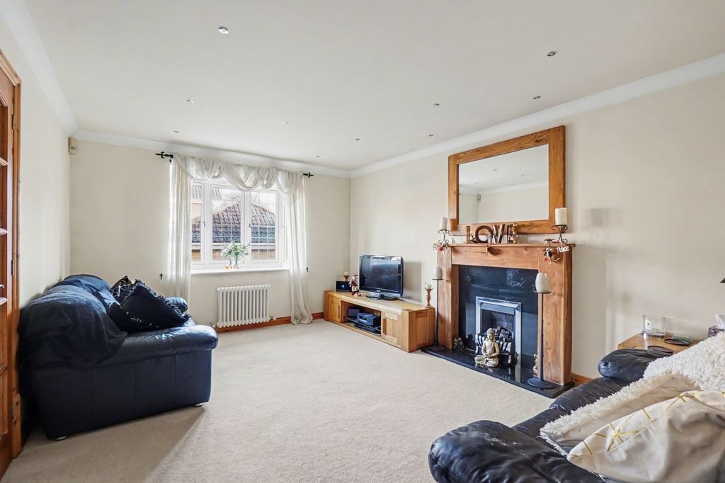 Property photo 3 of 20