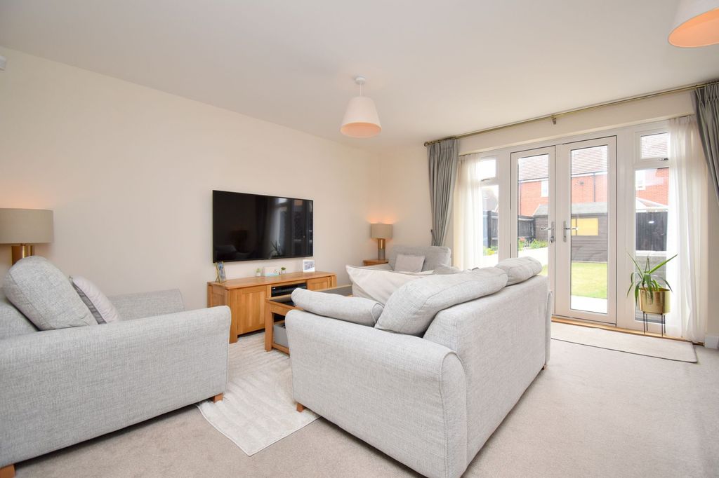 Property photo 3 of 21