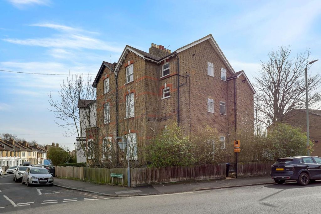 Property photo 2 of 15 14-8429Jhpropwpen - Flat 1, 1 Wordsworth Road - 43