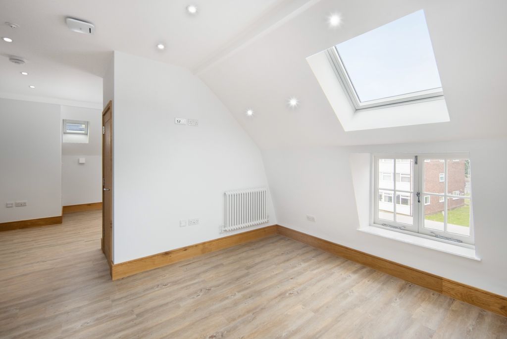 Property photo 3 of 17 Dining Area